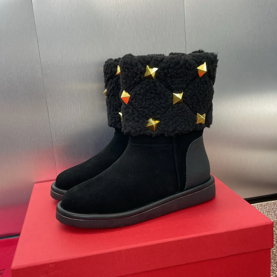 ANKLE STUDDED BOOTS IN BLACK SUEDE AND SHEARLING LINING