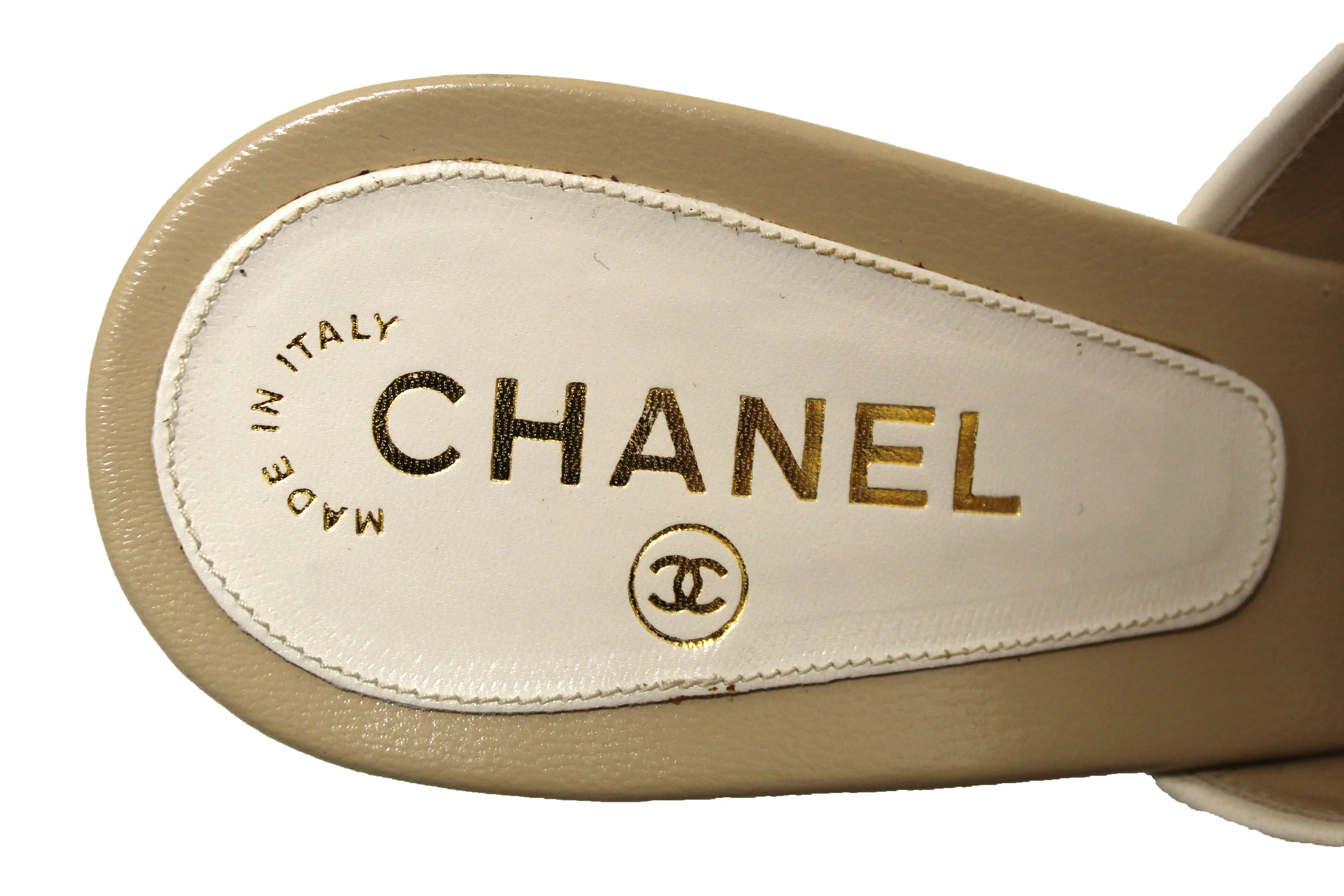 Authentic NEW Chanel Chanel Beige Leather Turnlock CC Logo Mule Strap Slide Heel Sandal 40