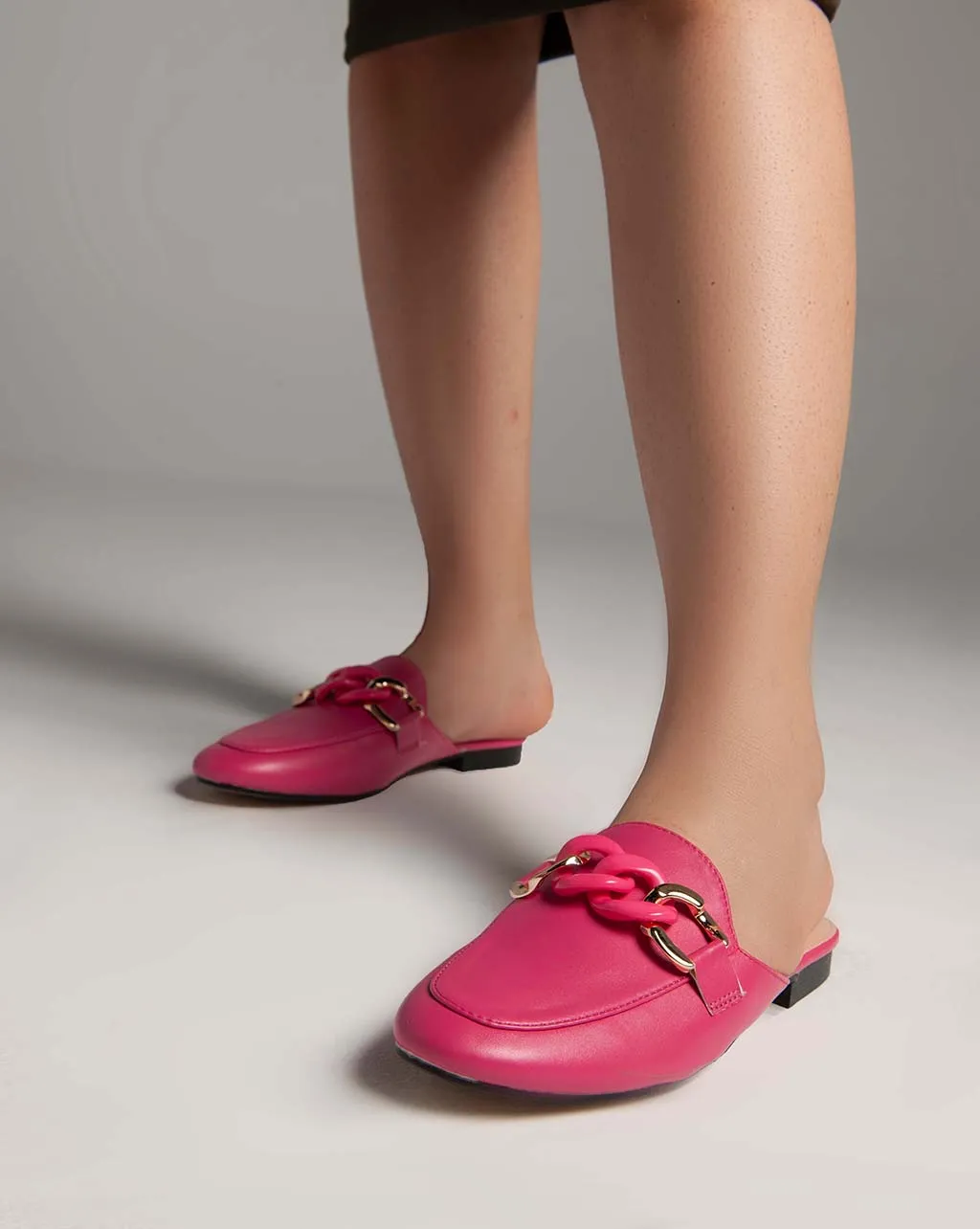 Flat Closed Toe Mules - Slippers - Pink