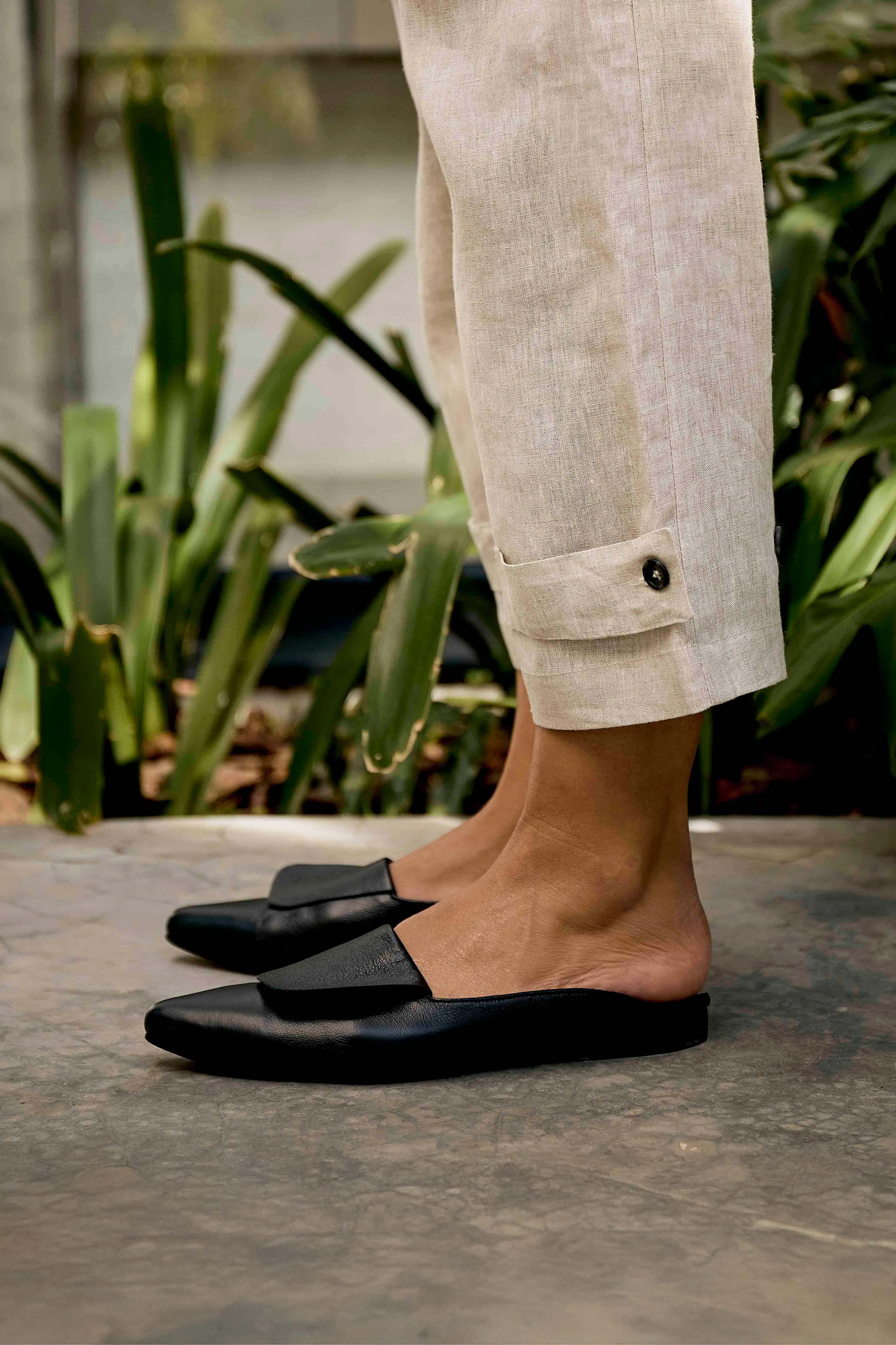 Fold Over Mule | Black