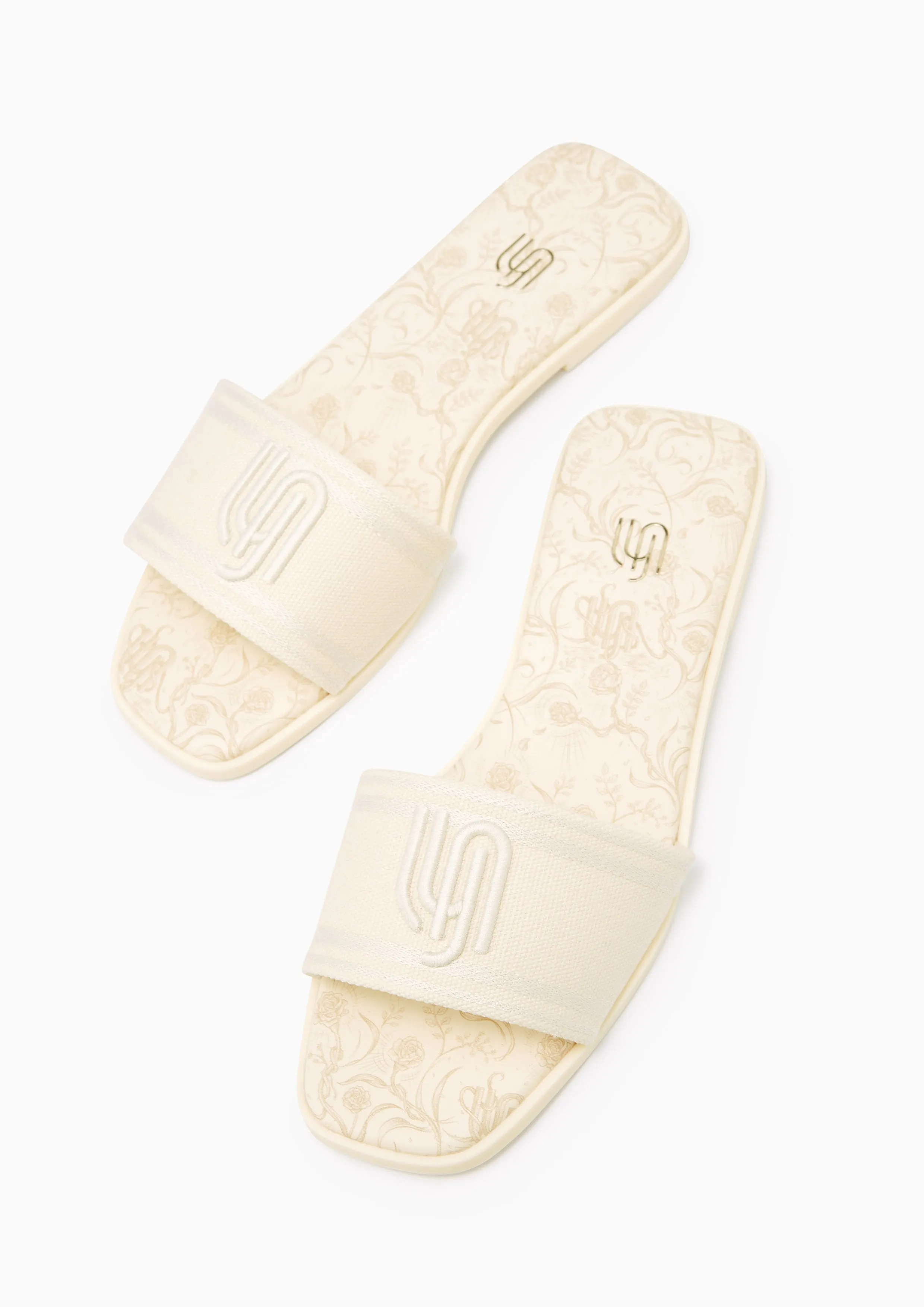 Lyn Infinite Maiden Flats And Sandals - Ivory