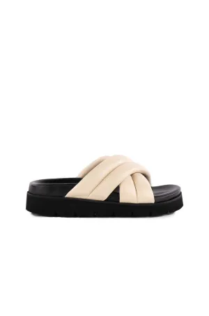 Seychelles Driving Force Sandals In Ivory